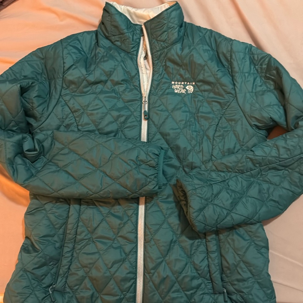 Mountain Hardware puffer jacket. Great used condition. Make offers!